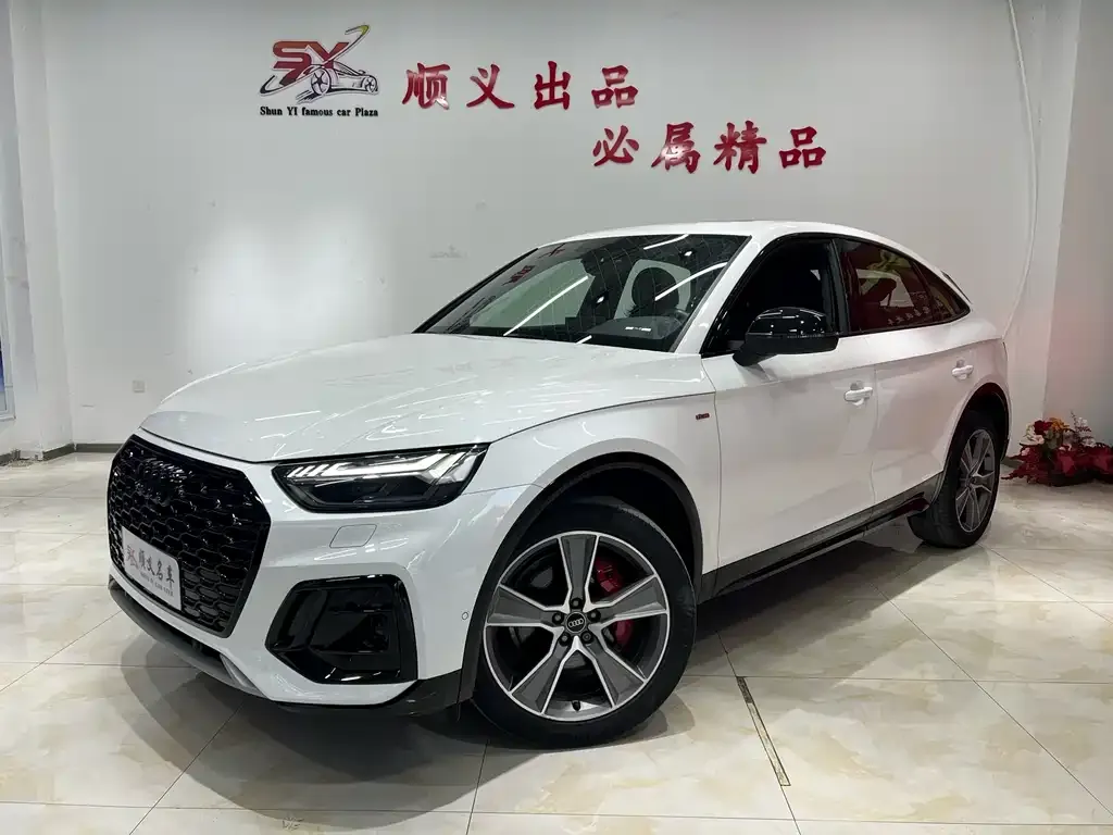 Audi Q5L Sportback — фото 1
