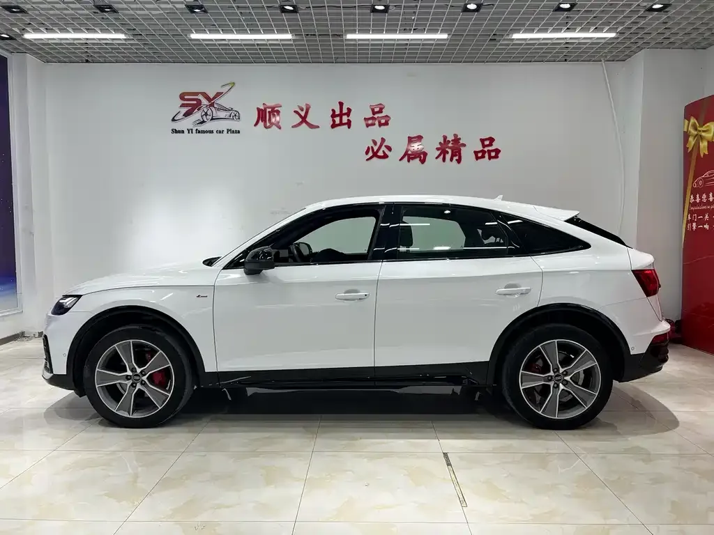 Audi Q5L Sportback — фото 6