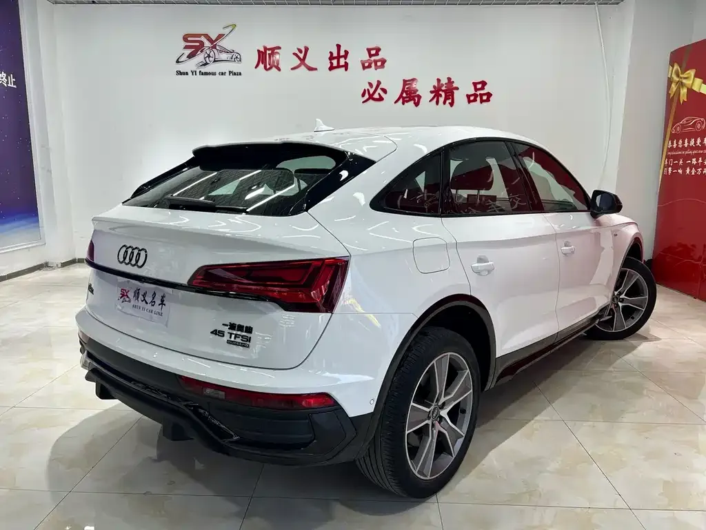 Audi Q5L Sportback — фото 8