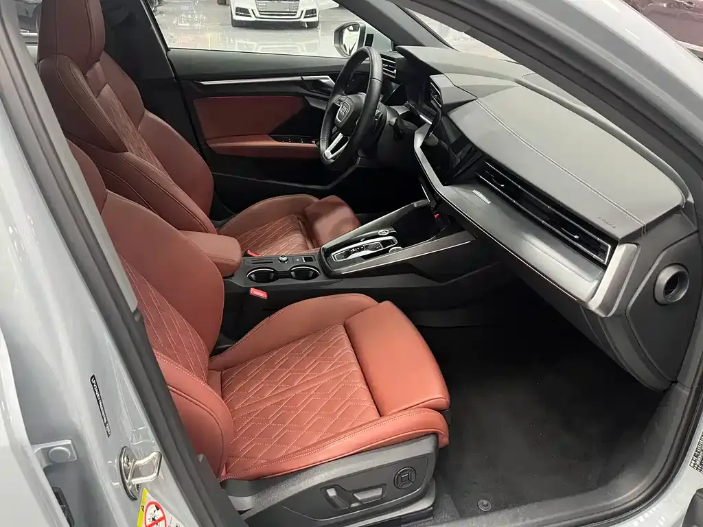 Audi A3 2024 из CN, фото 2