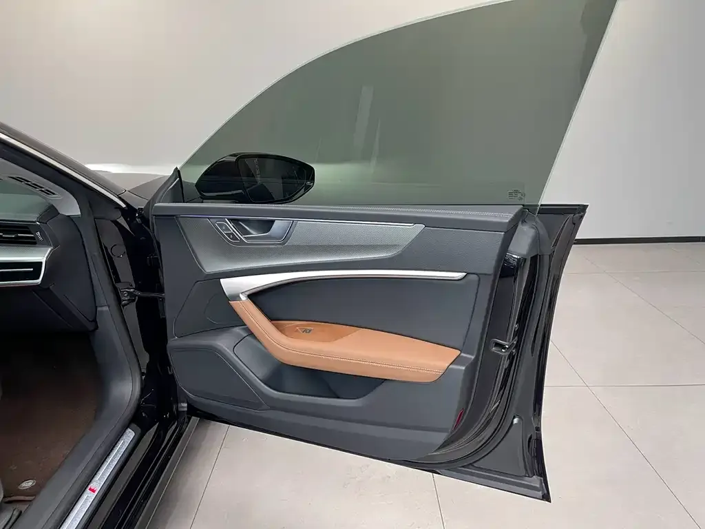 Audi A7L 2025 из CN, фото 5
