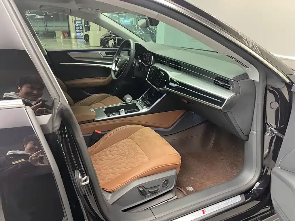 Audi A7L 2025 из CN, фото 6