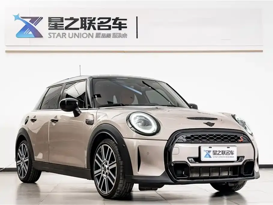 MINI Cooper (3-door) 2024 из CN, фото 2