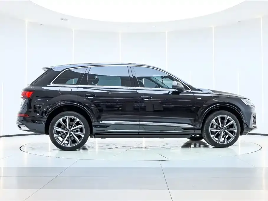 Audi Q7 2024 из CN, фото 4