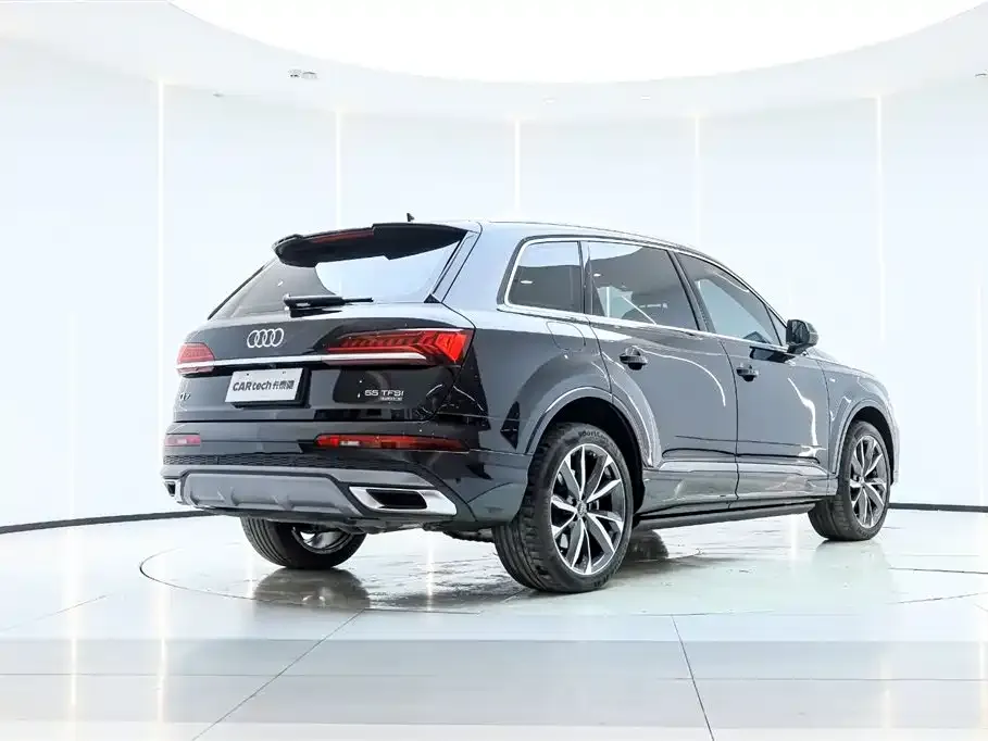Audi Q7 2024 из CN, фото 5
