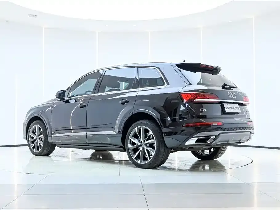 Audi Q7 2024 из CN, фото 7