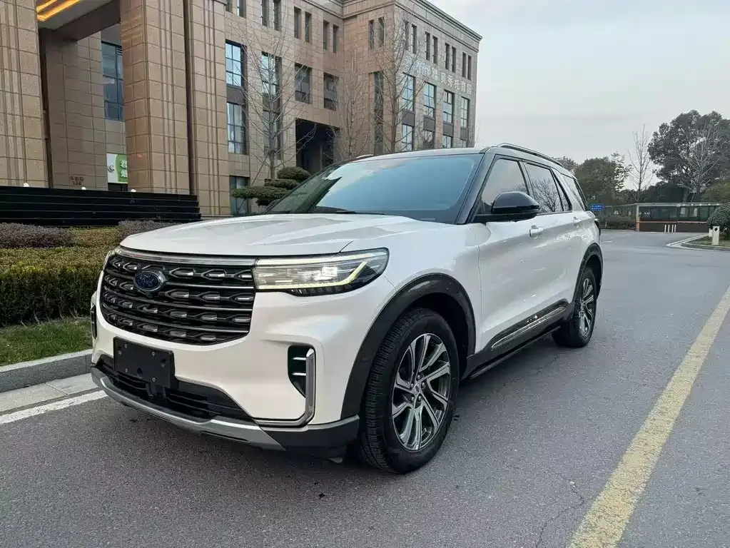 Ford Explorer 2023 из CN, фото 1