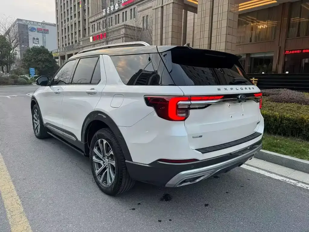 Ford Explorer 2023 из CN, фото 10