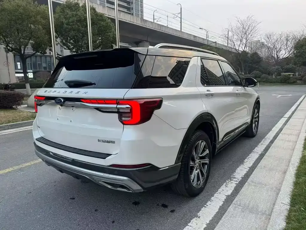 Ford Explorer 2023 из CN, фото 5