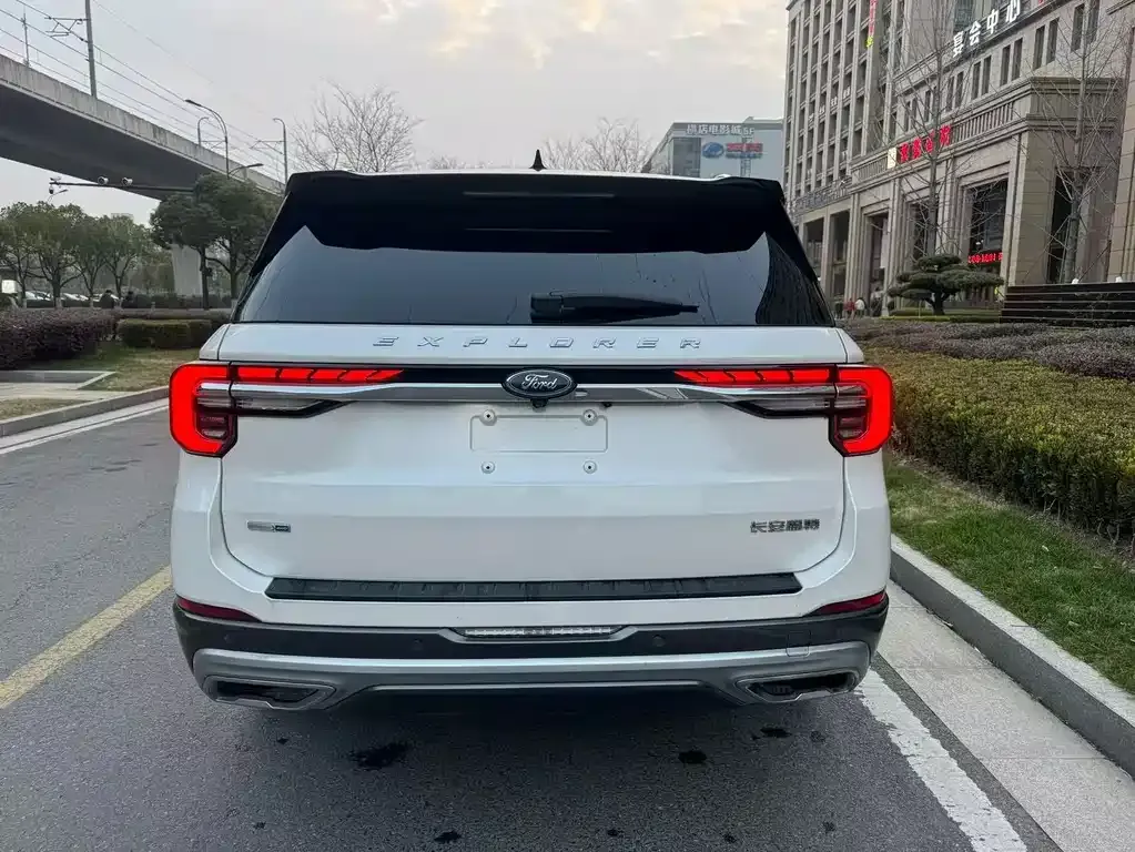 Ford Explorer 2023 из CN, фото 7