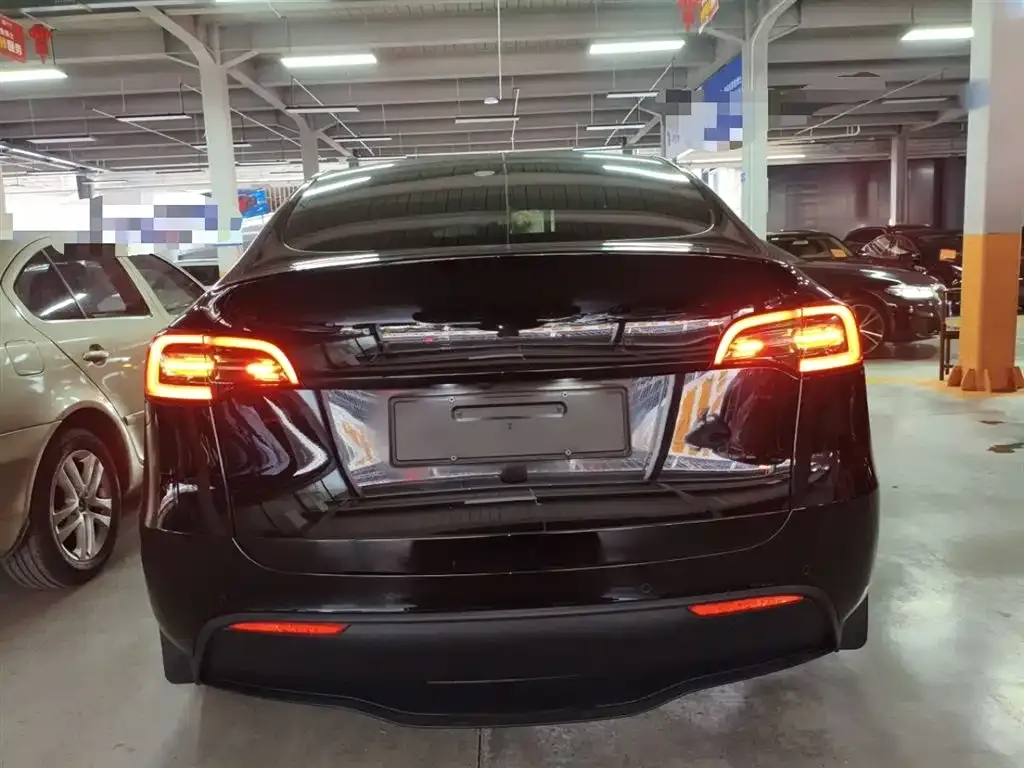 Tesla Model Y — фото 5