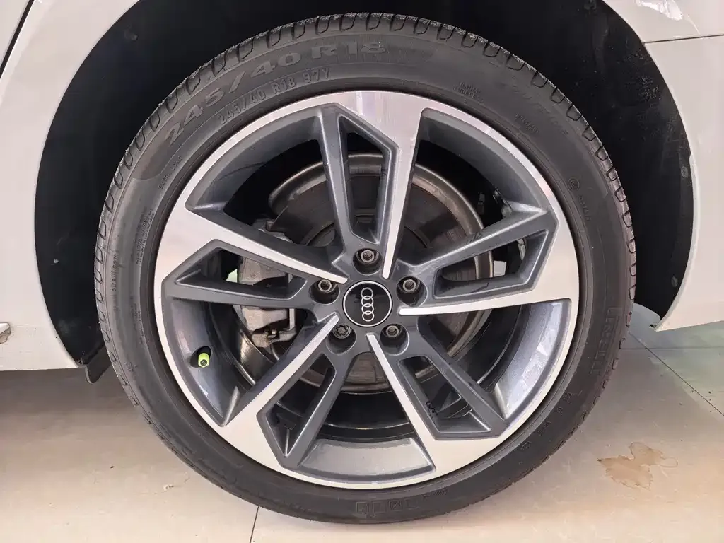 Audi A4L 2024 из CN, фото 8