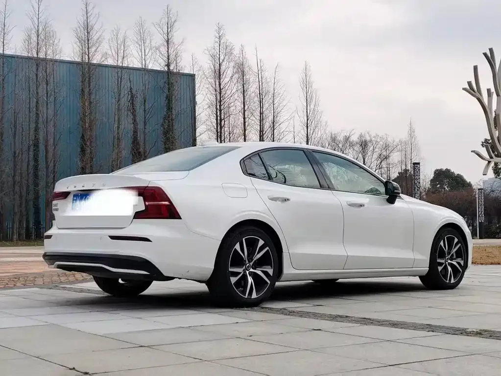 Volvo S60 — фото 4