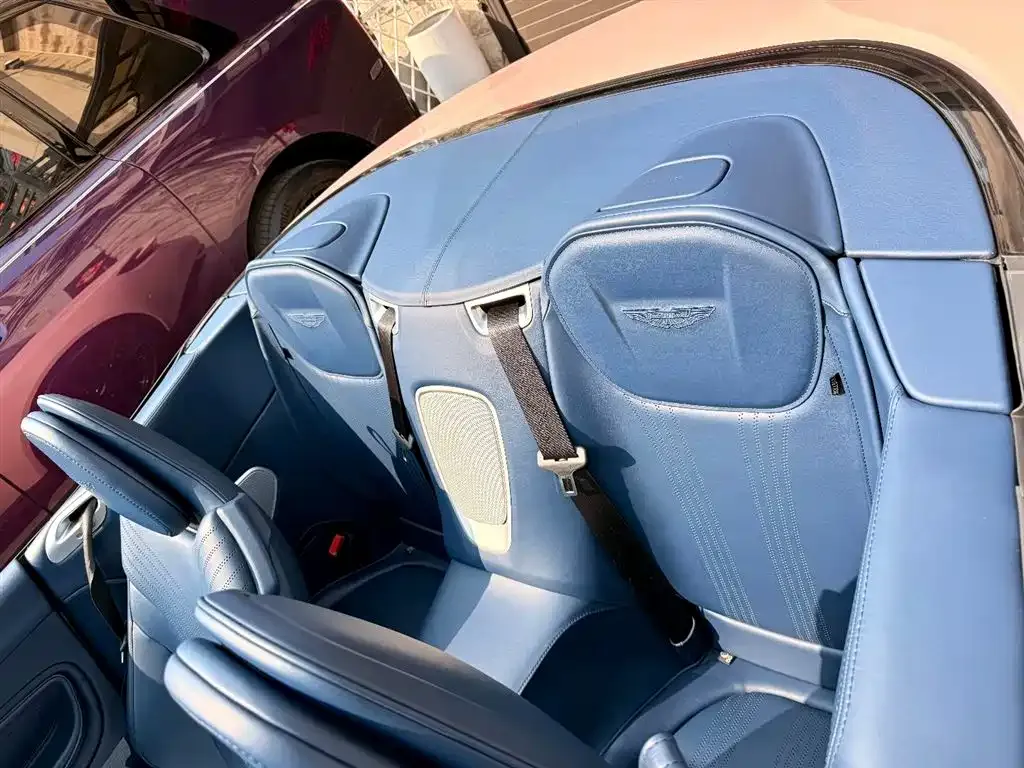 Aston Martin DB11 2021 из CN, фото 3