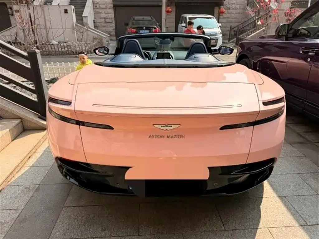Aston Martin DB11 2021 из CN, фото 2