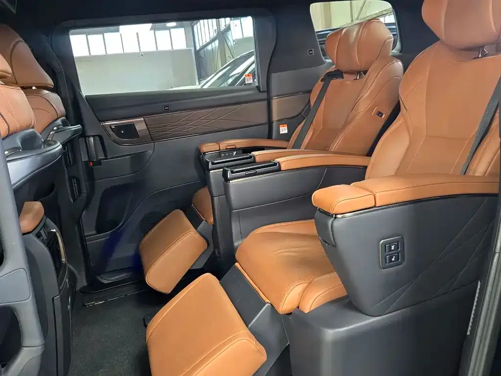 Toyota Vellfire 2025 из CN, фото 2