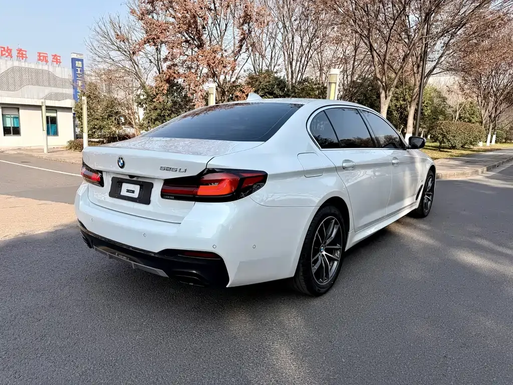 BMW 5 Series — фото 10