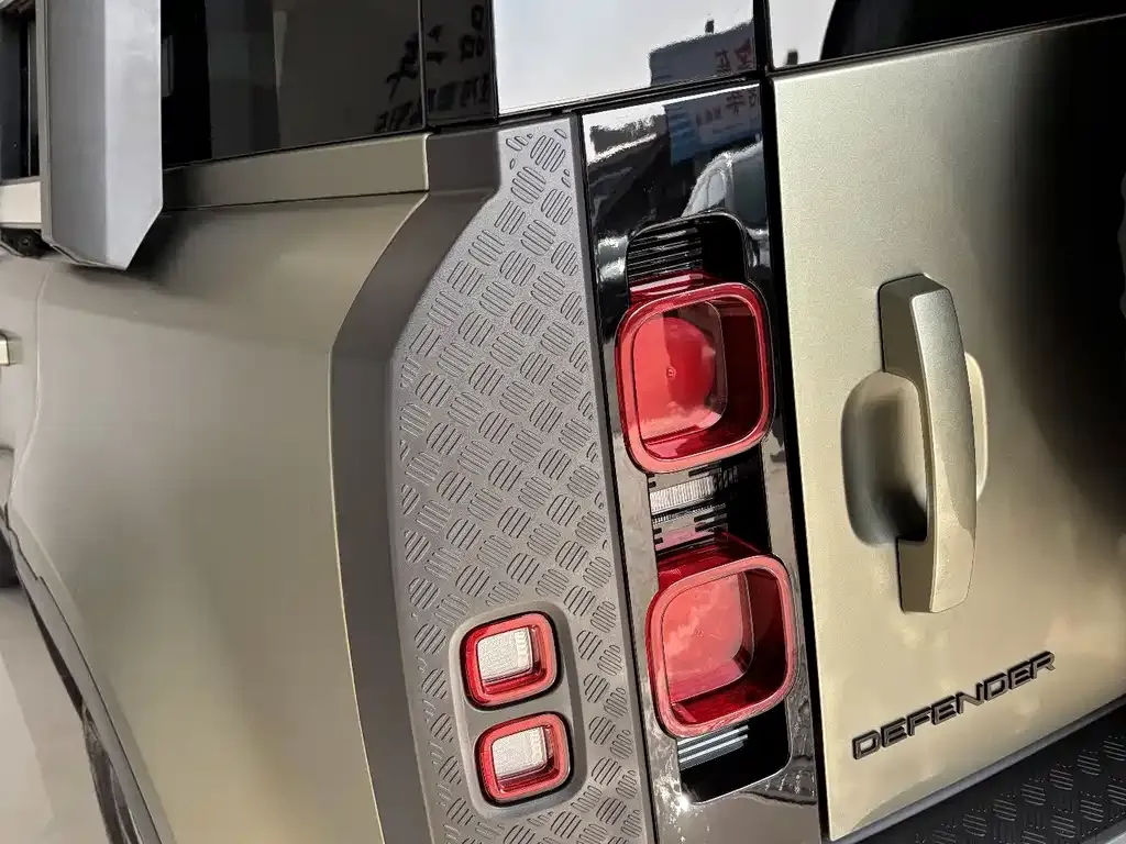 Land Rover Defender — фото 10