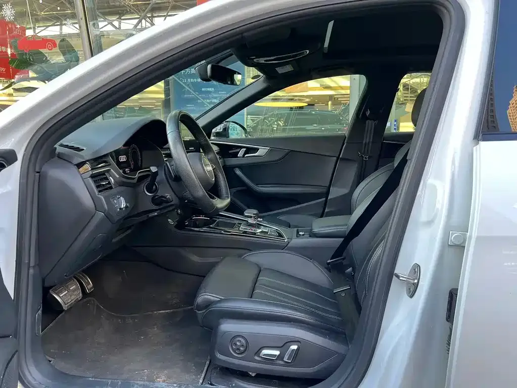 Audi A4L 2024 из CN, фото 6
