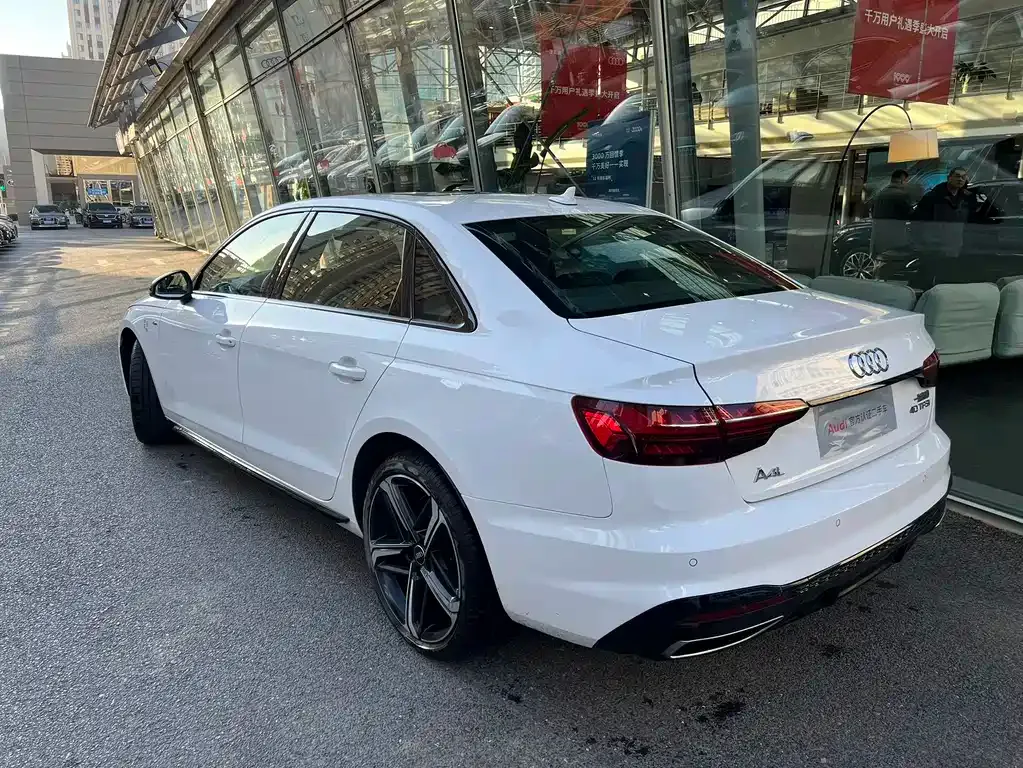 Audi A4L 2024 из CN, фото 9