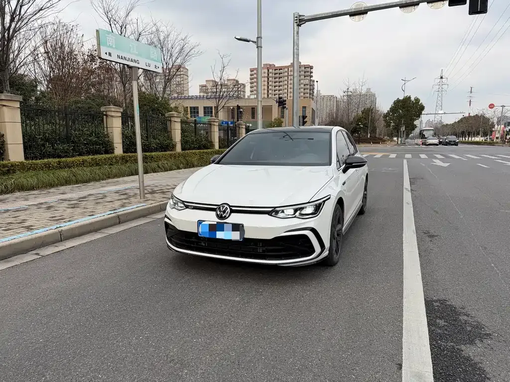 Volkswagen Golf 2023 из CN, фото 9