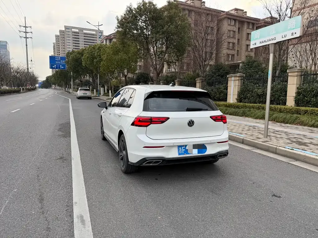 Volkswagen Golf 2023 из CN, фото 7