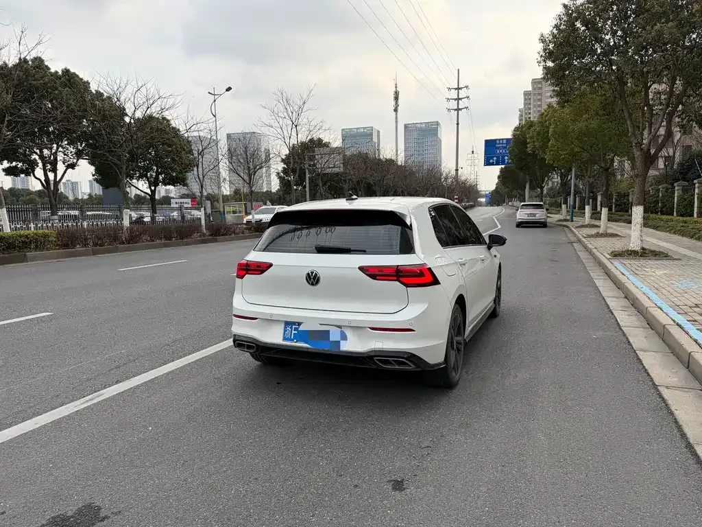 Volkswagen Golf 2023 из CN, фото 3