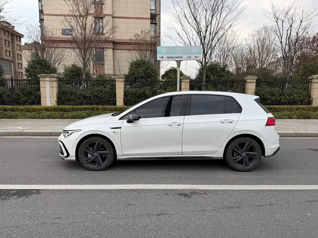 Volkswagen Golf 2023 из CN, фото 10