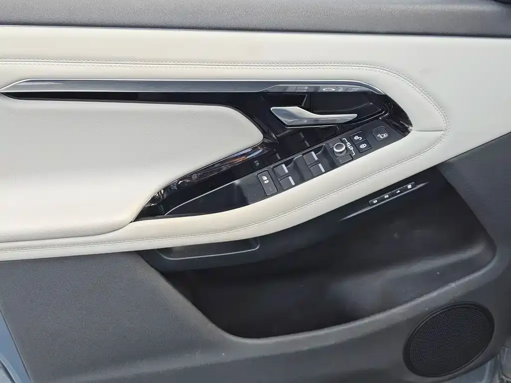 Land Rover Evoque 2021 из CN, фото 3