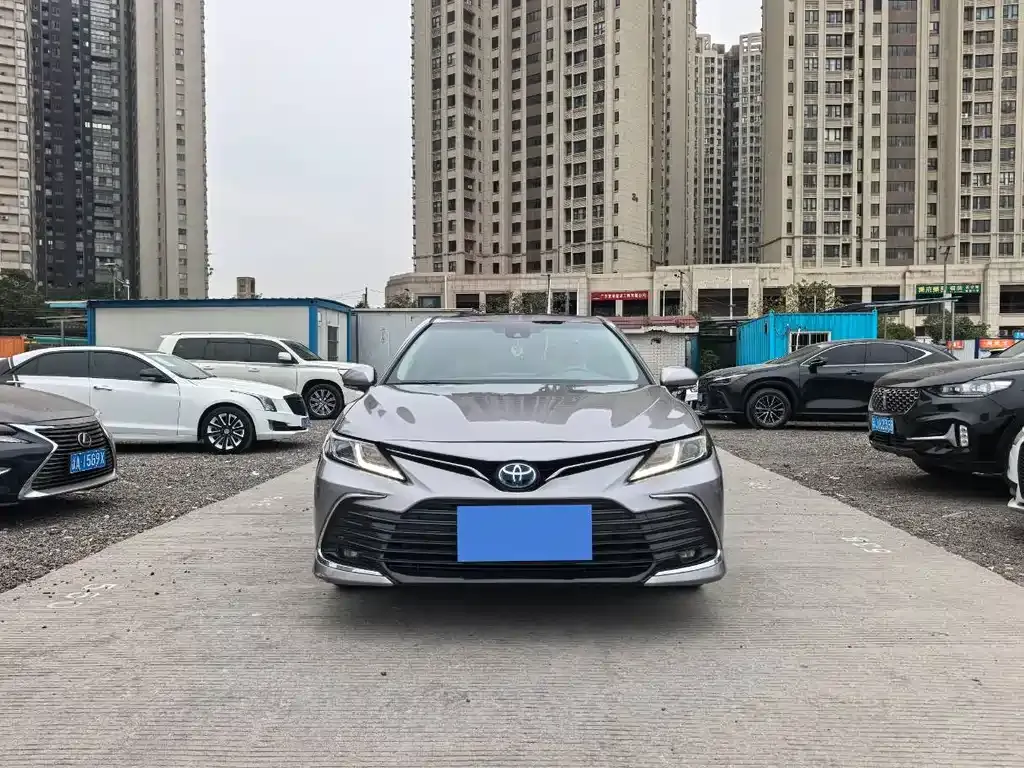 Toyota Camry — фото 3