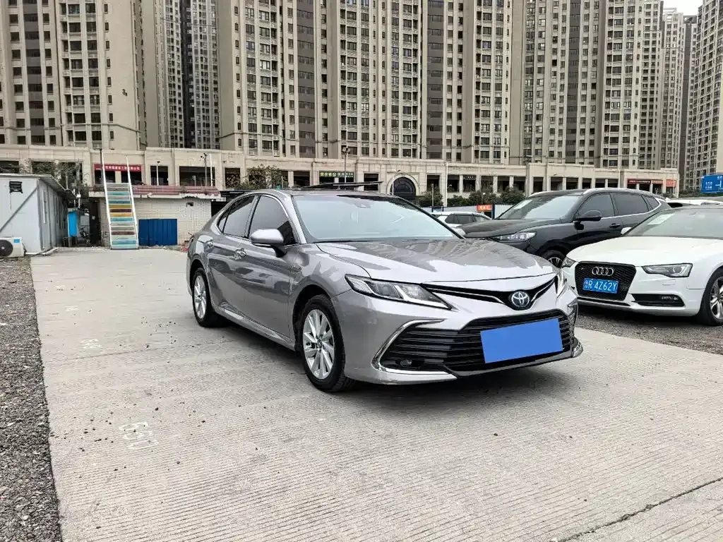 Toyota Camry — фото 6