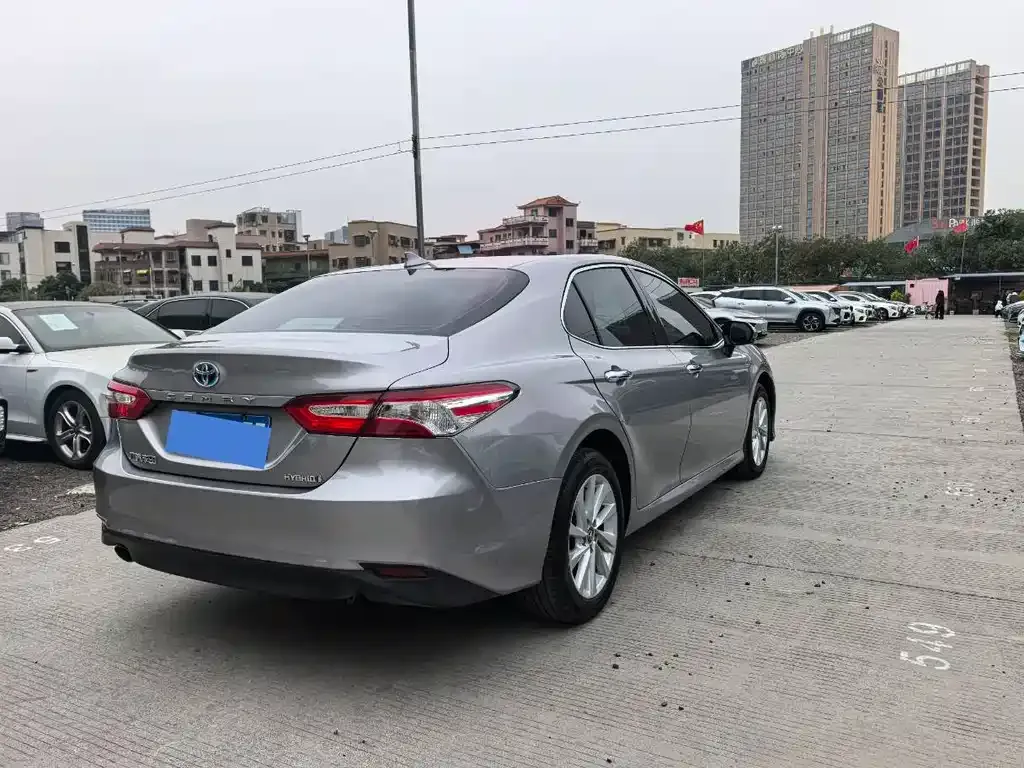 Toyota Camry — фото 8