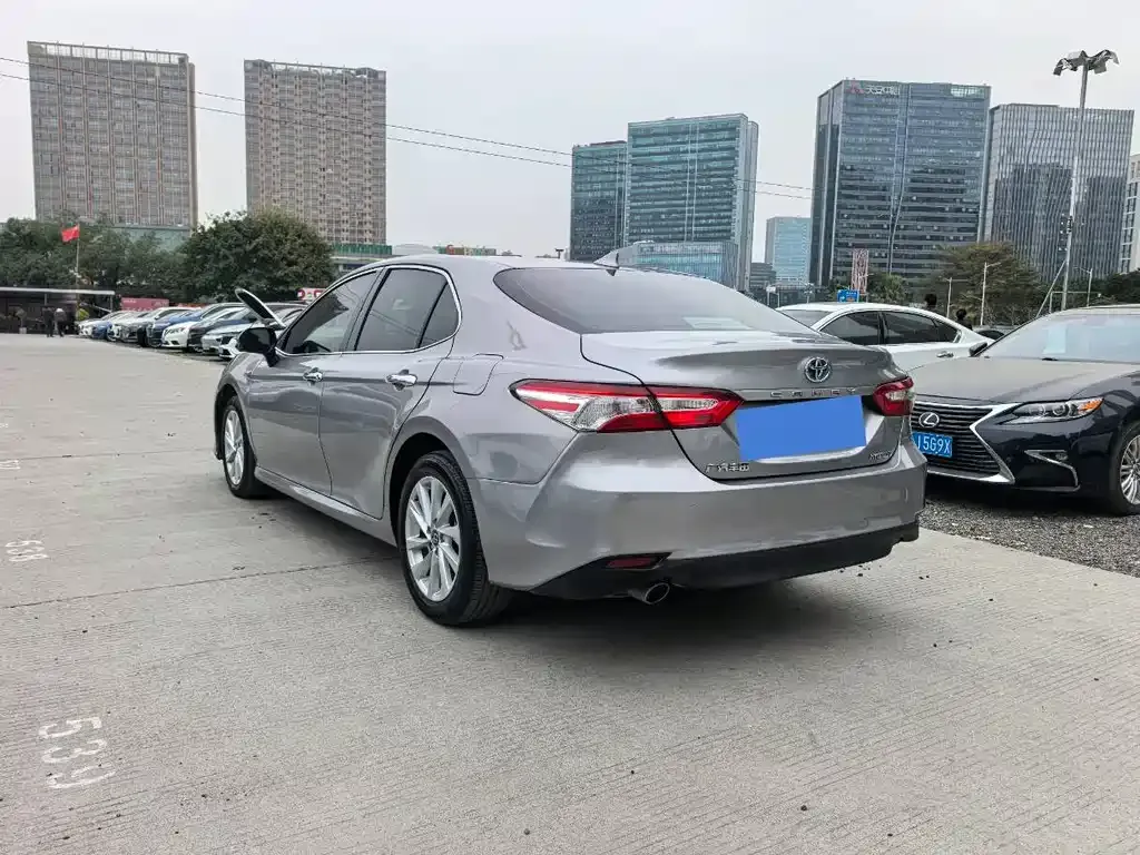 Toyota Camry — фото 9