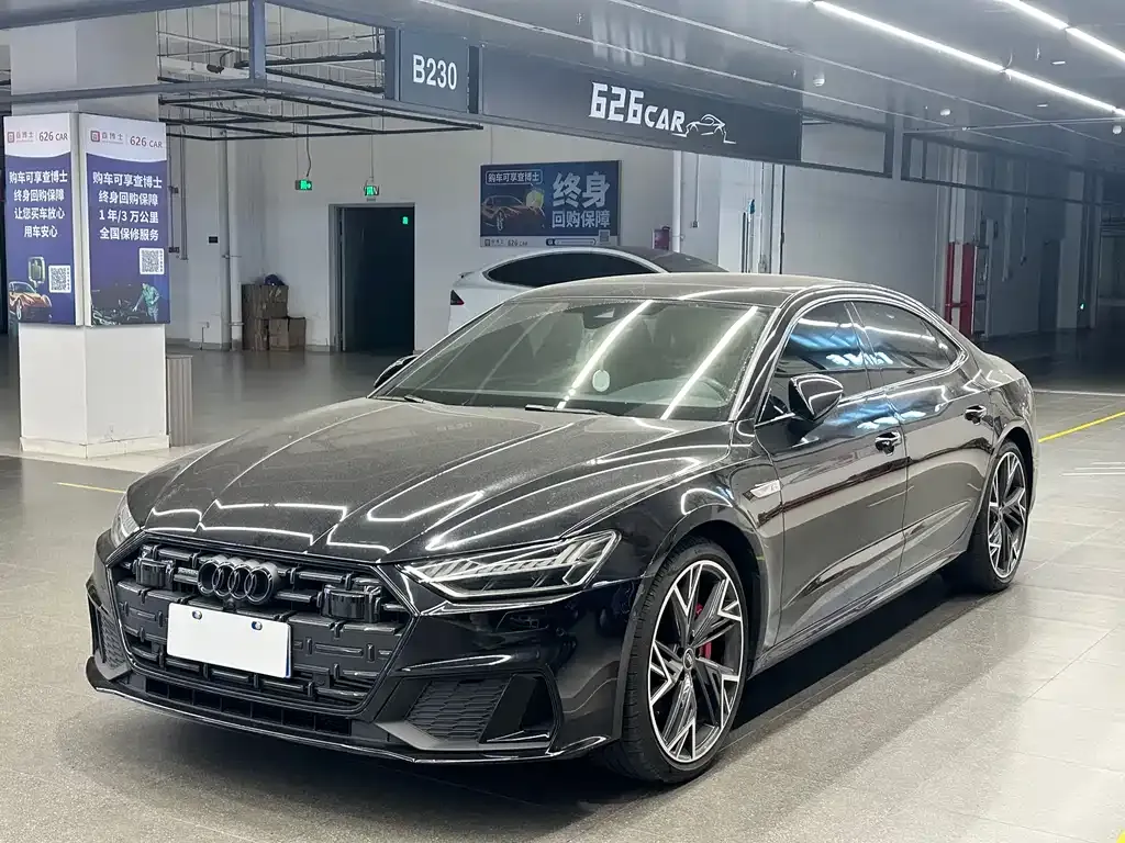 Audi A7L — фото 1