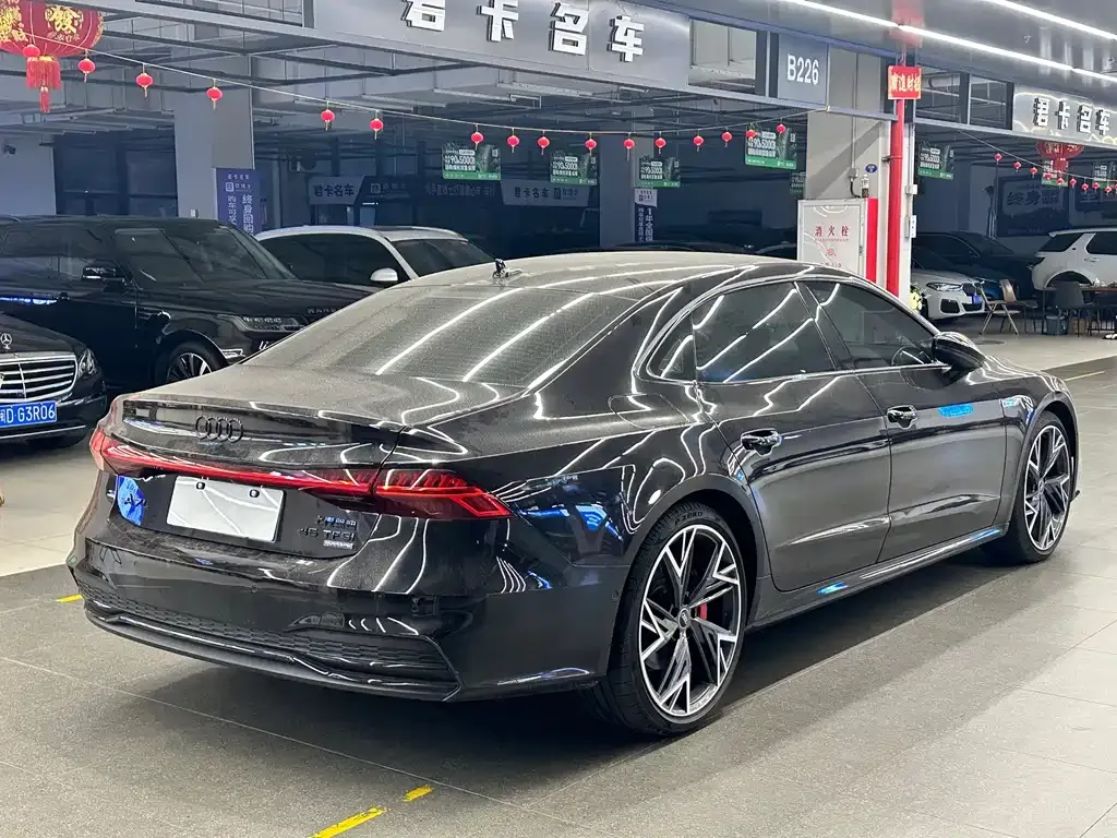 Audi A7L — фото 9
