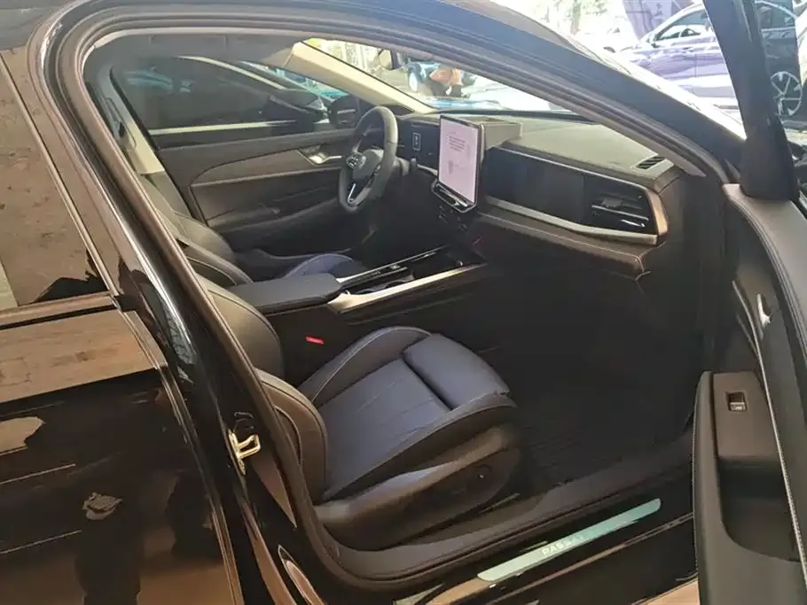 Volkswagen Passat 2024 из CN, фото 3
