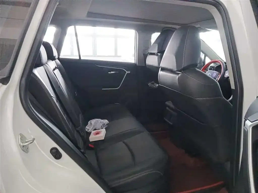 Toyota RAV4 2024 из CN, фото 2