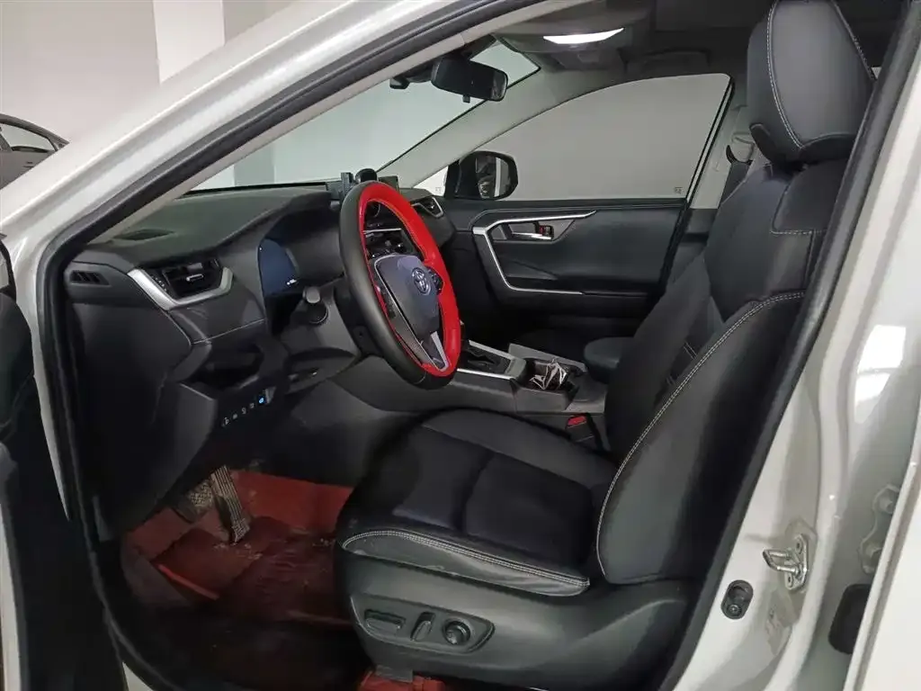 Toyota RAV4 2024 из CN, фото 3
