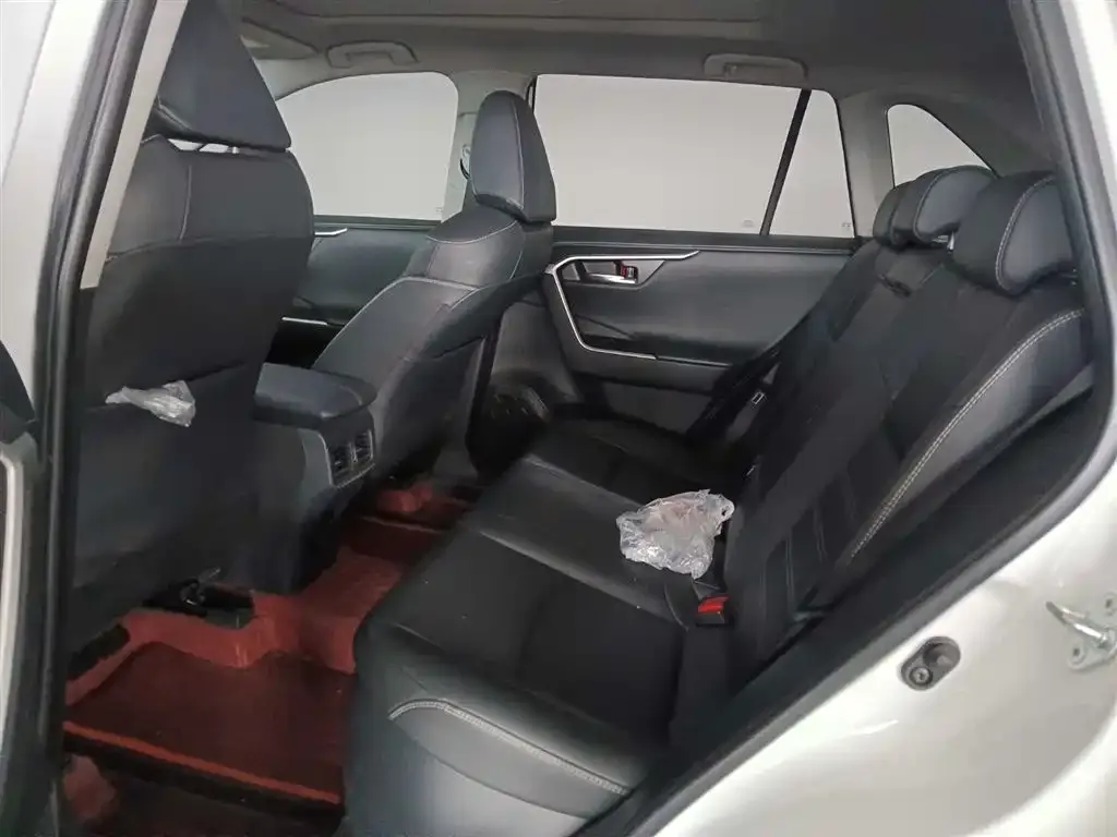 Toyota RAV4 2024 из CN, фото 4