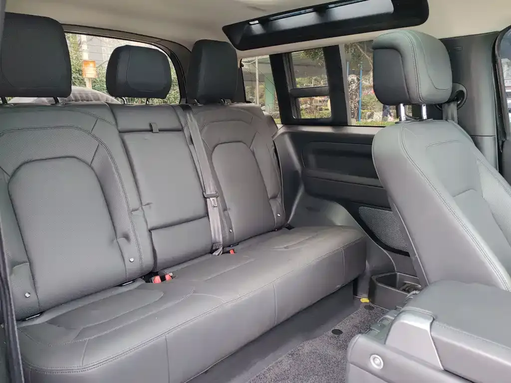 Land Rover Defender 2023 из CN, фото 3