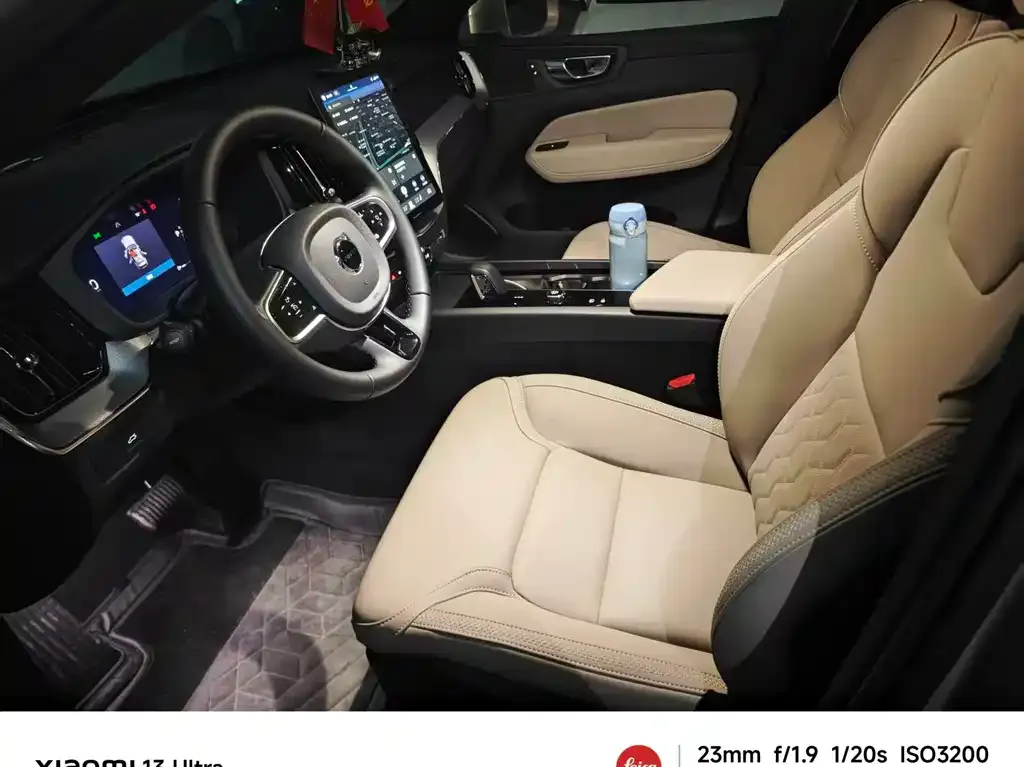 Volvo XC60 2025 из CN, фото 3