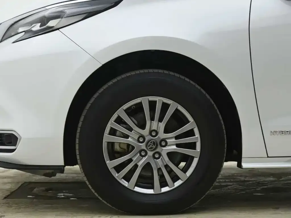 Toyota Sienna — фото 2