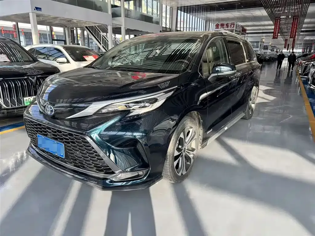 Toyota Granvia — фото 1