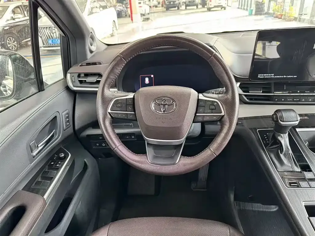 Toyota Granvia — фото 8