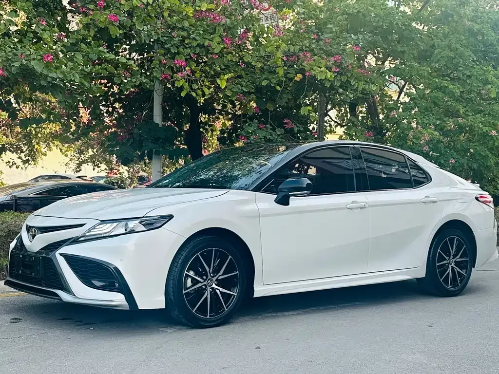 Toyota Camry 2023 из CN, фото 1