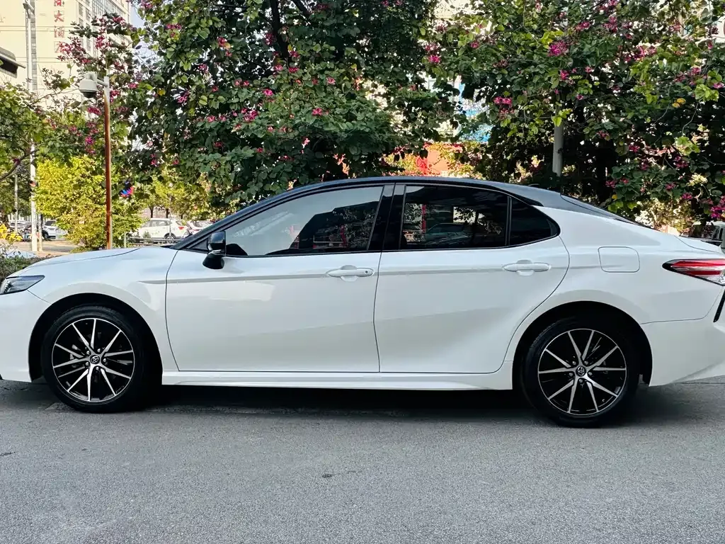 Toyota Camry 2023 из CN, фото 4