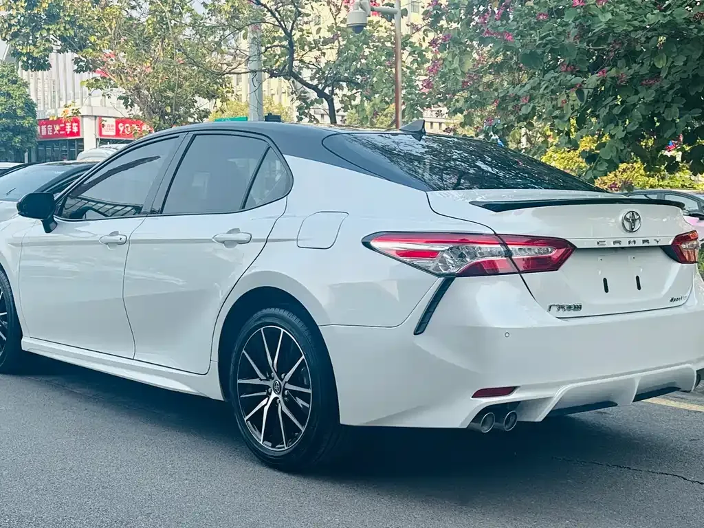 Toyota Camry 2023 из CN, фото 9
