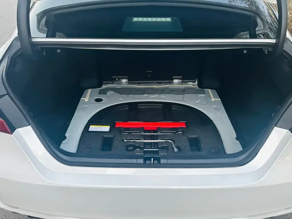Toyota Camry 2023 из CN, фото 5