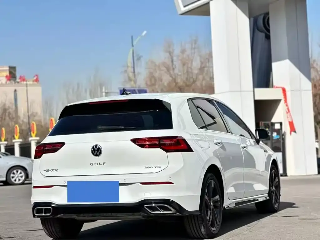 Volkswagen Golf 2023 из CN, фото 2