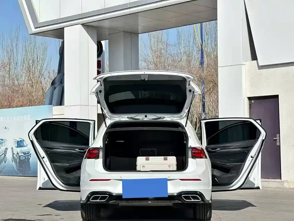 Volkswagen Golf 2023 из CN, фото 6